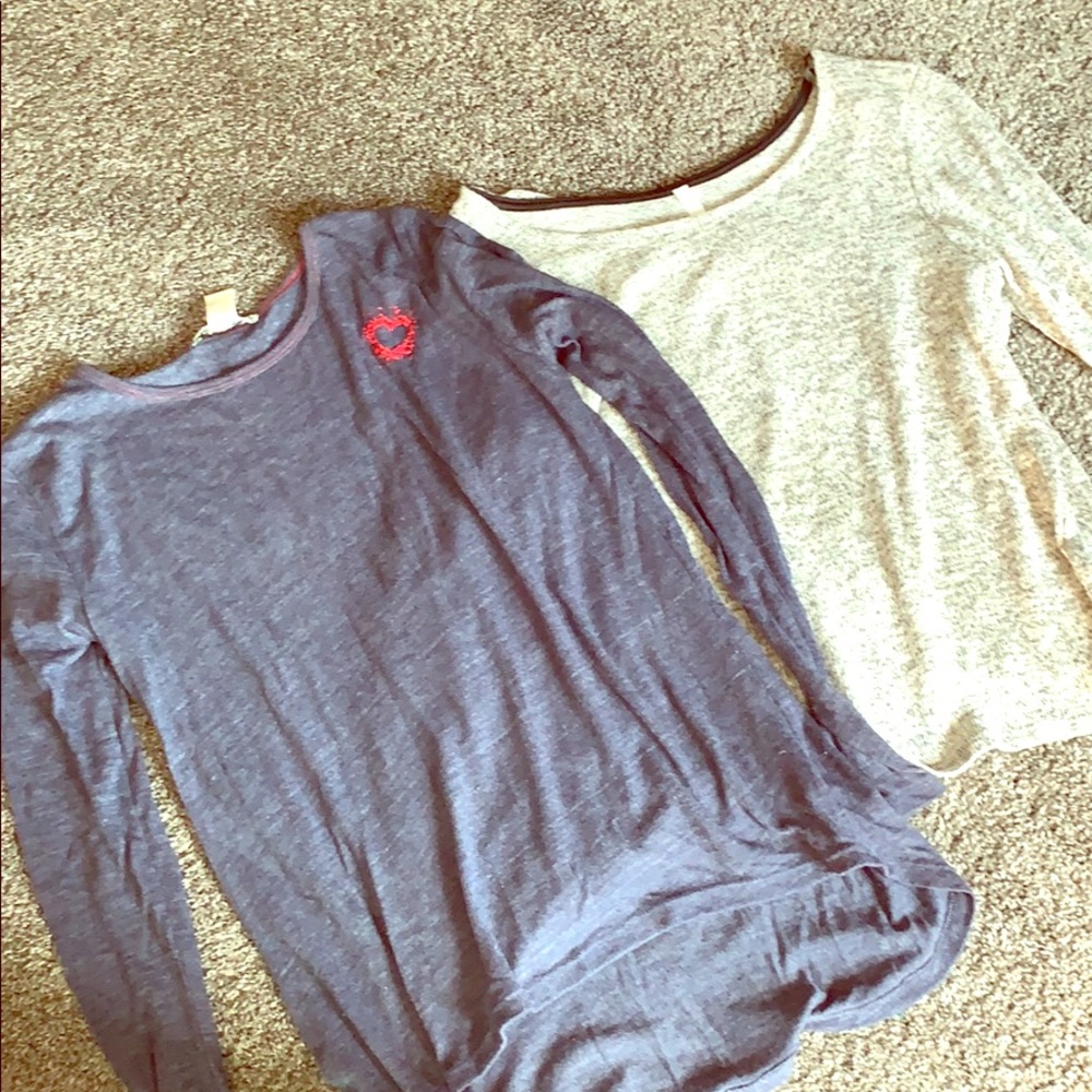 🍭5/$20 Two Long Sleeve Shirts Comfy